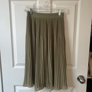 H&M Midi Pleated Skirt